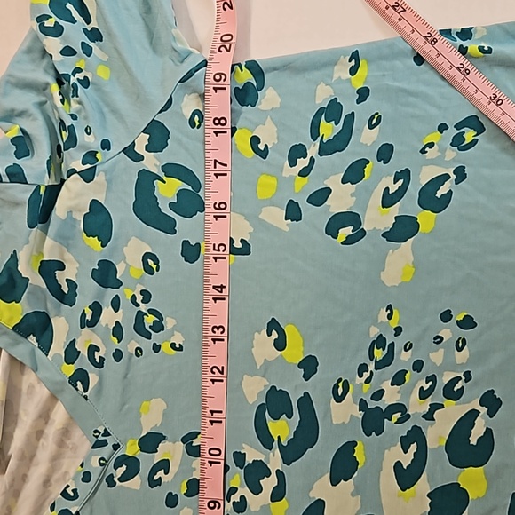 Aqua green leopard ptint ls knit asymmetrical tunic w pockets - Picture 7 of 9
